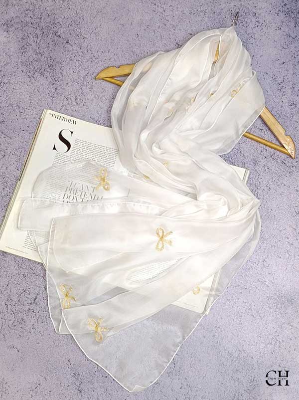شال سفید مجلسی sm4